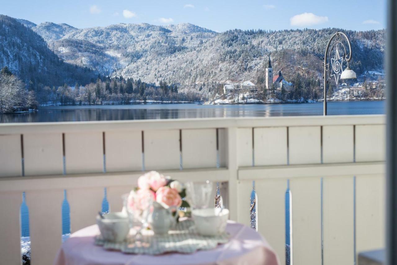Pletna A Double Lake-view Bed & Breakfast