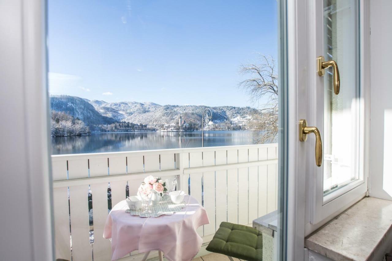 Pletna A Double Lake-view Bed & Breakfast