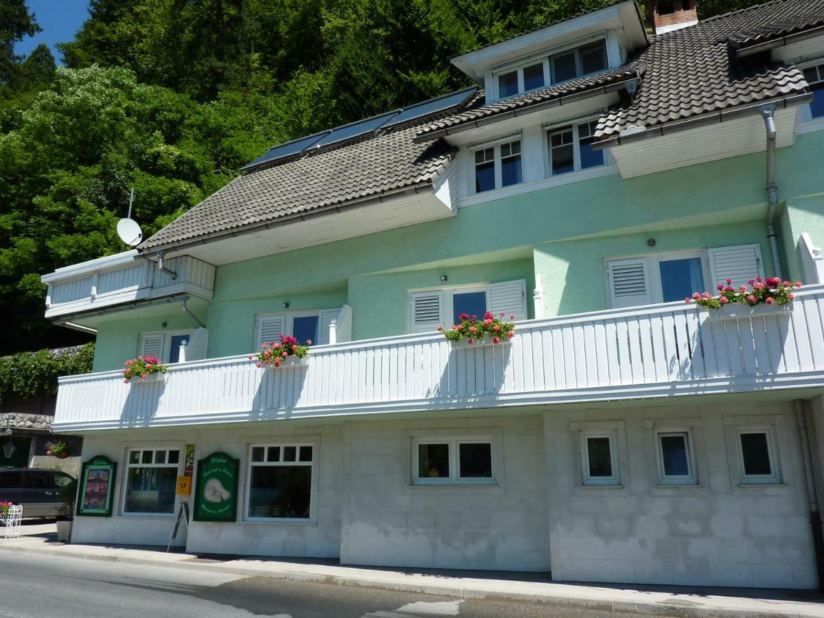 Pletna A Double Lake-view Bed & Breakfast *