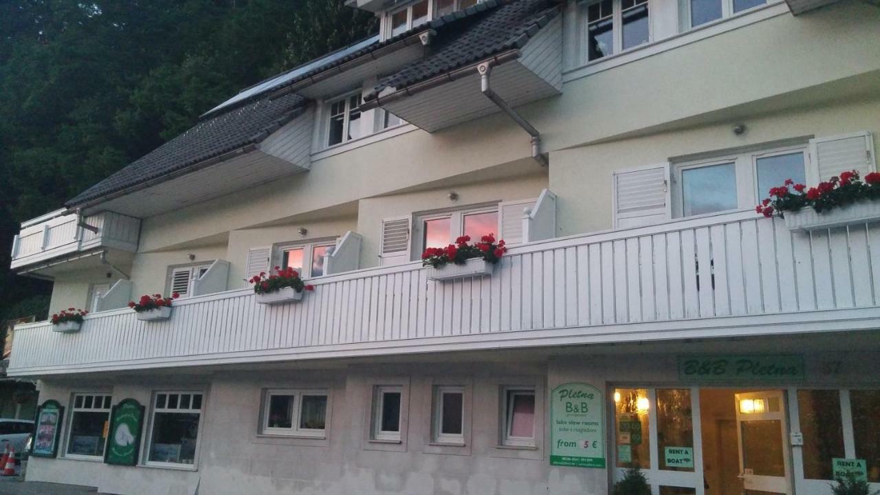 Pletna A Double Lake-view Bed & Breakfast Bled