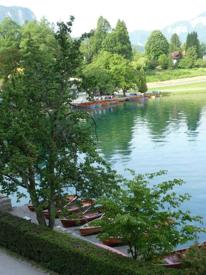 Pletna A Double Lake-view Bed & Breakfast Bled