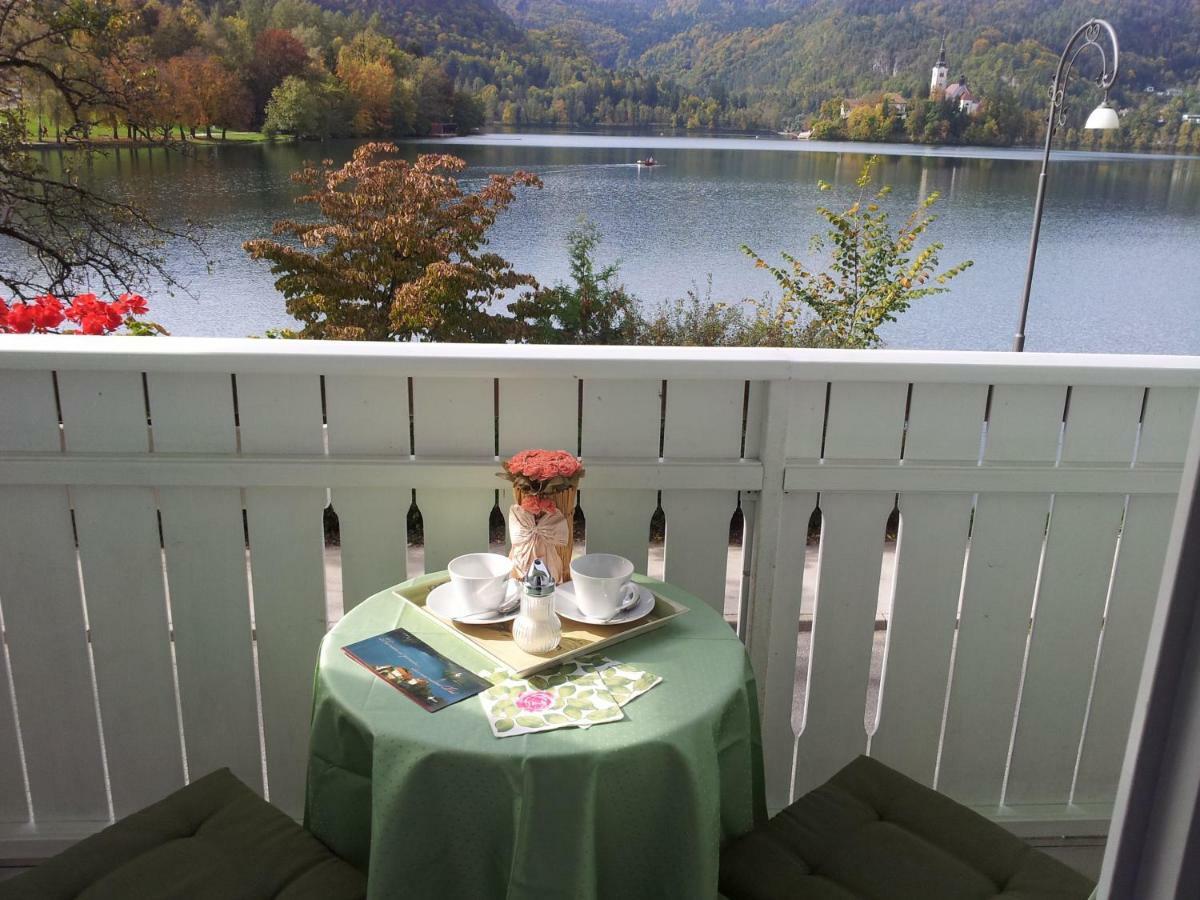 Pletna A Double Lake-view Bed & Breakfast *